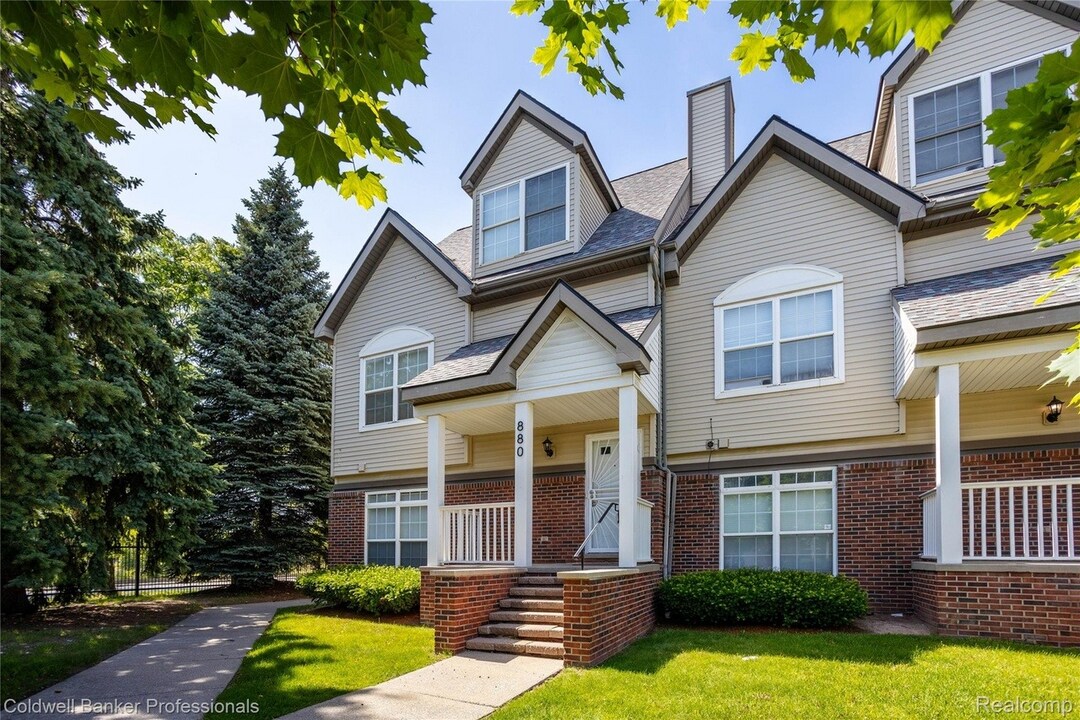 880 Seville Row in Detroit, MI - Building Photo