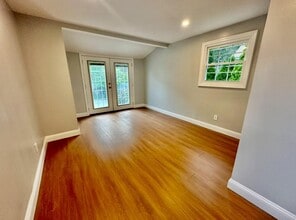 28 St Marks Ave in Rockville Centre, NY - Building Photo - Building Photo