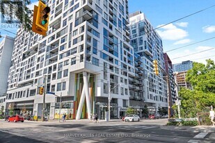 576 Front St W in Toronto, ON - Building Photo