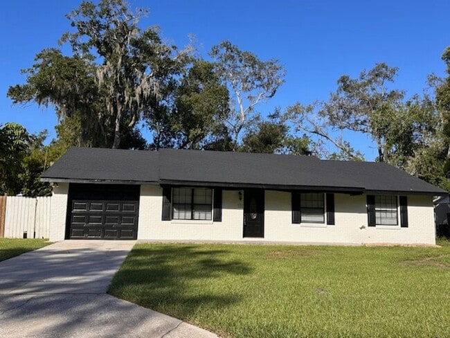 property at 1131 Robin Hood Ct