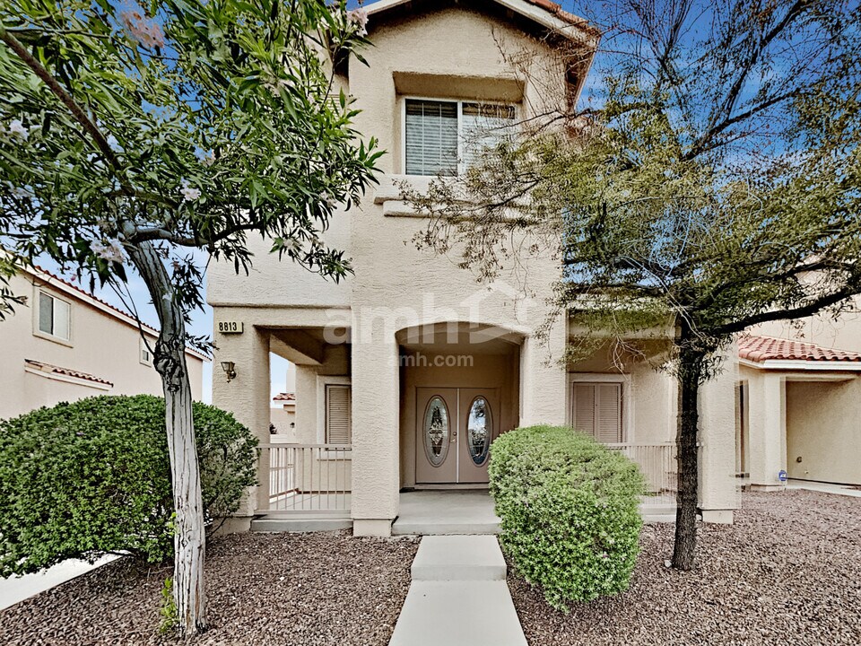 8813 Red Fox Dr in Las Vegas, NV - Foto de edificio