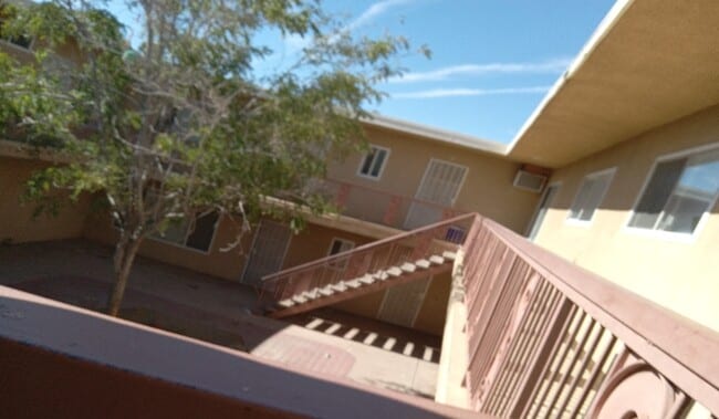 38521 5th St E in Palmdale, CA - Building Photo - Building Photo