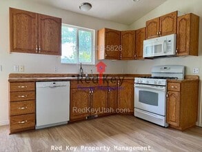 69 W Durfee St in Grantsville, UT - Building Photo - Building Photo