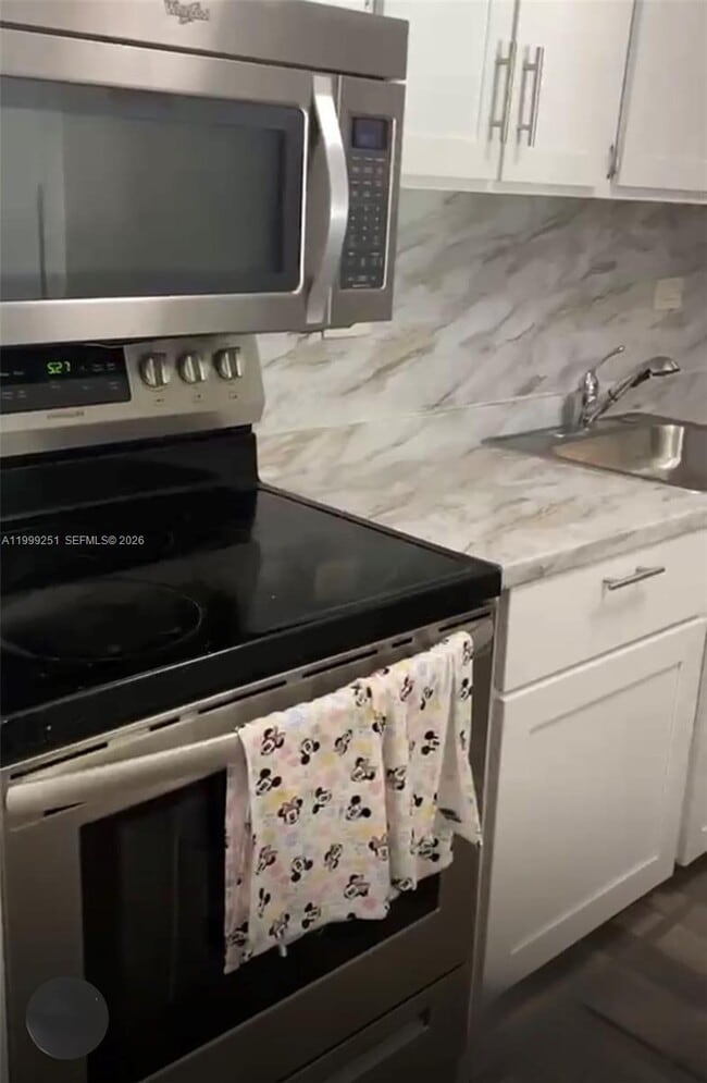 7060 NW 179th St in Miami Gardens, FL - Building Photo - Building Photo