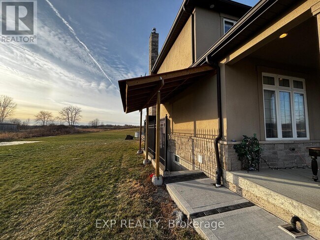 1527 Merrittville Hwy in Welland, ON - Building Photo - Building Photo