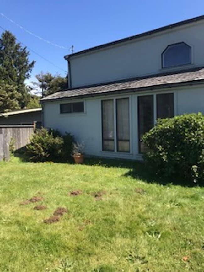 435 Parker Creek Dr in Trinidad, CA - Building Photo - Building Photo