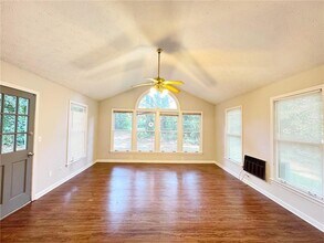 2945 Sawgrass Trail SW in Lilburn, GA - Building Photo - Building Photo