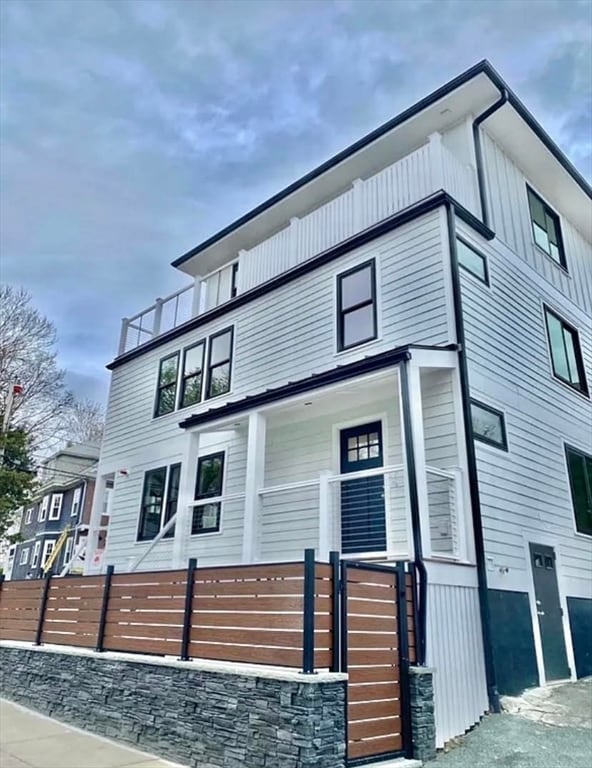 35 Hunnewell Ave in Boston, MA - Building Photo - Building Photo