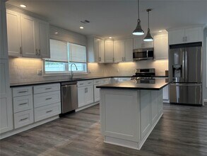17 Dunes Ln in Sands Point, NY - Building Photo - Building Photo