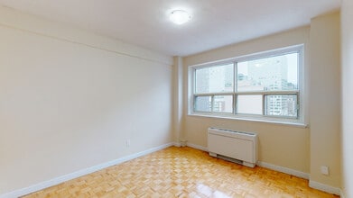 335 Cooper St. – The Carillon in Ottawa, ON - Building Photo - Building Photo