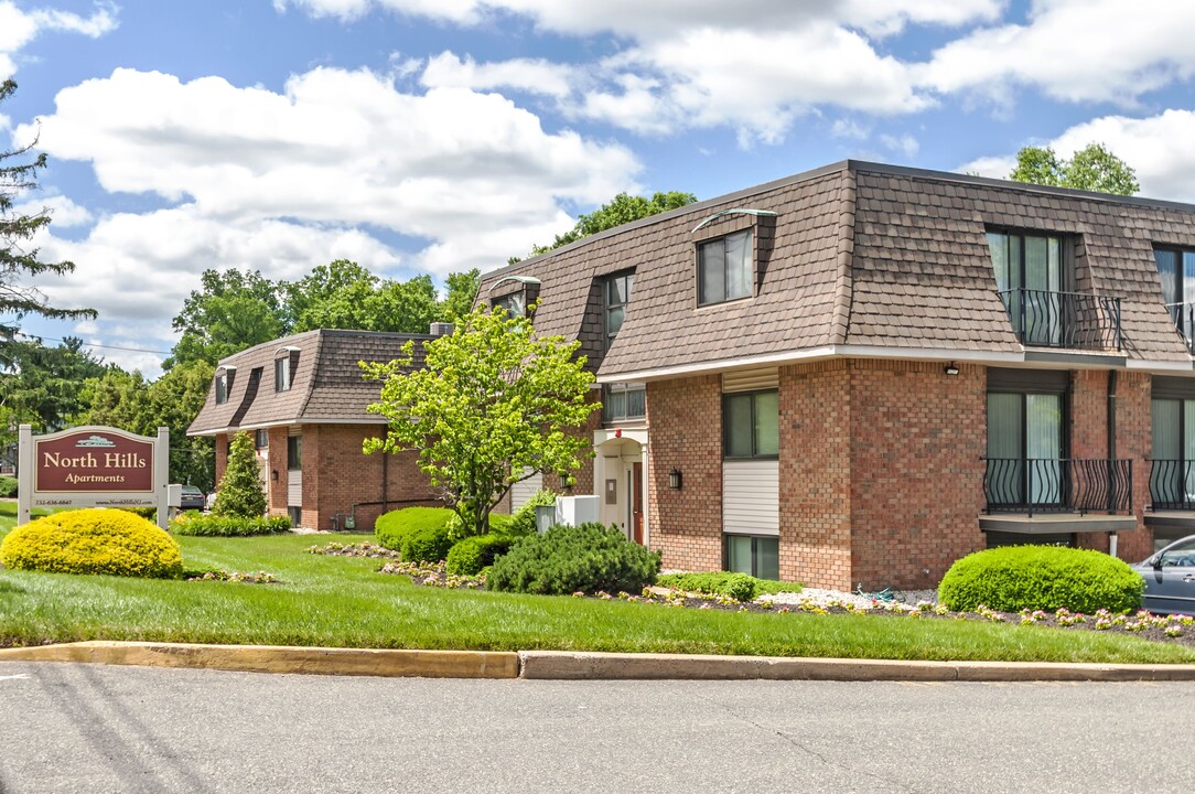 North Hills Apartments, LLC in Colonia, NJ - Building Photo