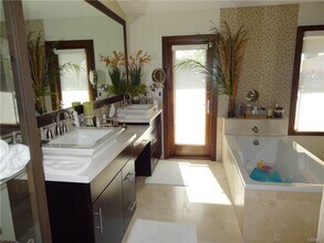 5760 Ostin Ave in Los Angeles, CA - Building Photo - Building Photo