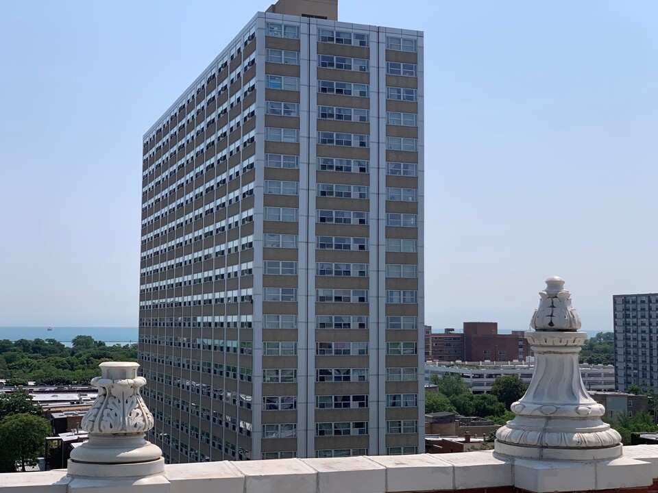 920 W Lakeside Pl in Chicago, IL - Building Photo