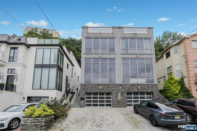 760A Undercliff Ave in Edgewater, NJ - Building Photo - Building Photo