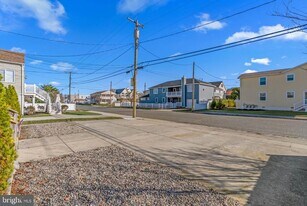 413 W Beach Ave in Brigantine, NJ - Building Photo