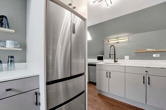 1625 W Hollywood Ave in Chicago, IL - Building Photo - Building Photo