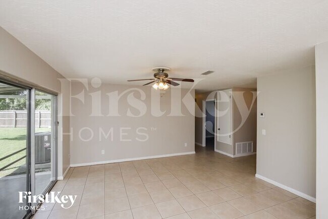1056 Matador Dr in Rockledge, FL - Foto de edificio - Building Photo