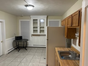 102 Grove St in New Britain, CT - Building Photo - Building Photo