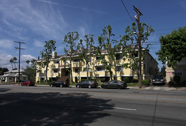 Nelk Manor in Van Nuys, CA - Building Photo - Building Photo