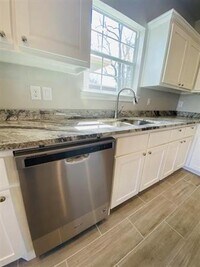 506 Robinson St photo'