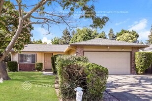 1385 Meadowlark Dr in Fairfield, CA - Building Photo