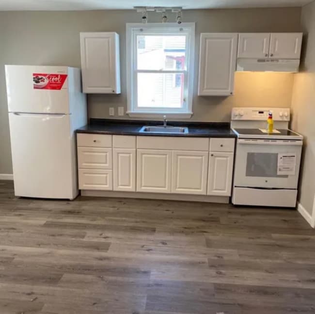 46 Linden St in Chicopee, MA - Building Photo - Building Photo