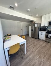 1528 1/2 W 36th Pl in Los Angeles, CA - Foto de edificio - Building Photo