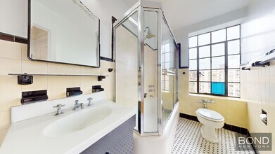 1 Christopher St in New York, NY - Building Photo - Building Photo