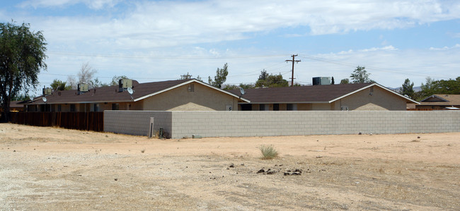 21725 Nisqually Rd in Apple Valley, CA - Building Photo - Building Photo