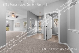 1731 Forest Lake Cir W in Jacksonville, FL - Foto de edificio - Building Photo