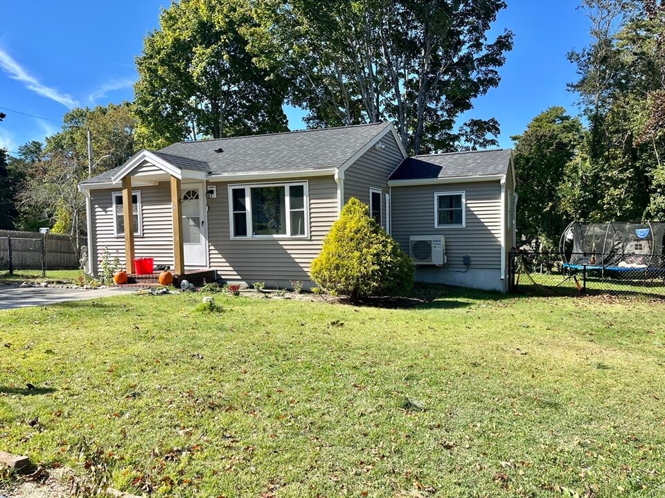 35 Lancaster Ave in Plymouth, MA - Building Photo