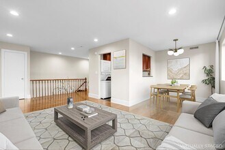 140 McGlynn Pl in Hempstead, NY - Building Photo - Building Photo