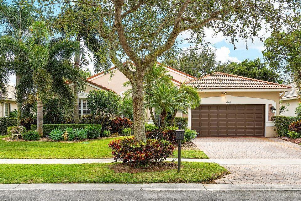 12105 Oakvista Dr in Boynton Beach, FL - Building Photo