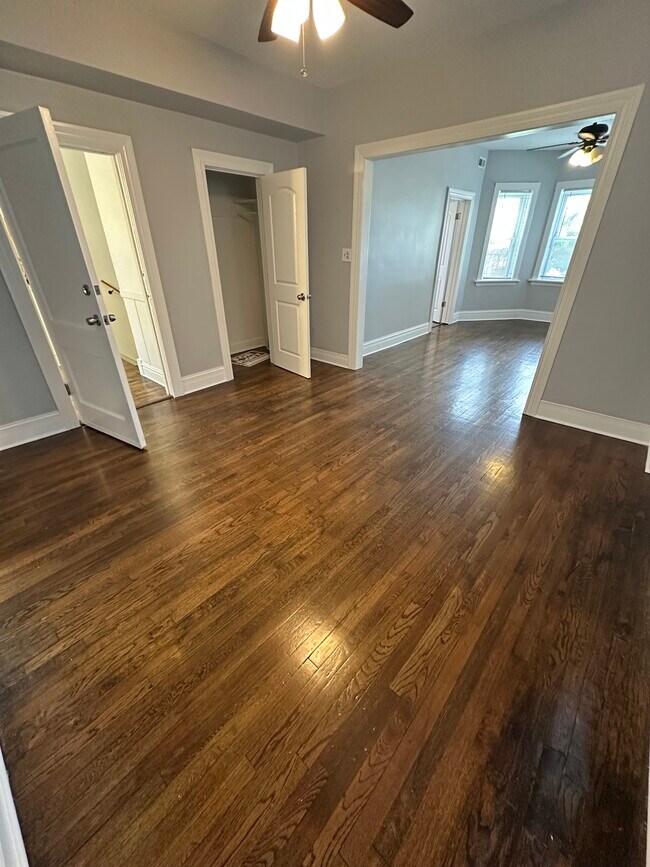 3733 W Addison St, Unit 2 in Chicago, IL - Building Photo - Building Photo