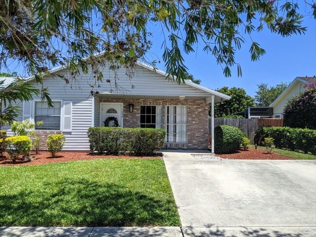 property at 1352 Riverside Cir