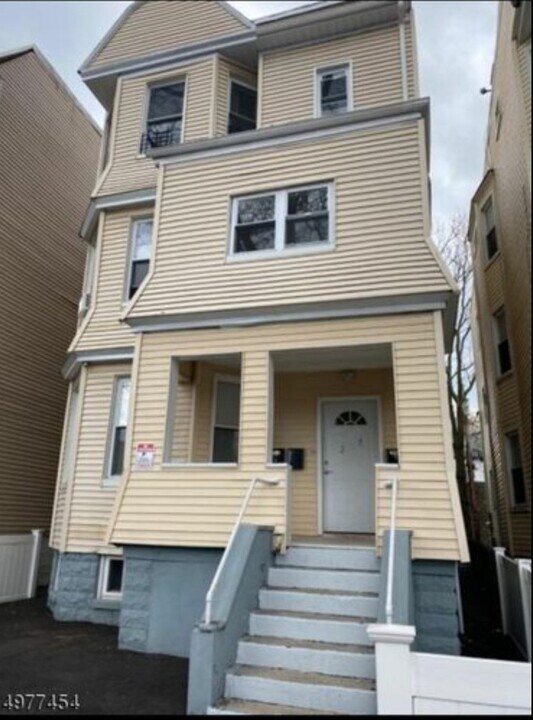 209 N 15th St, Unit #1 in East Orange, NJ - Building Photo