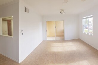 1040 Villagio Cir, Unit #103 in Sarasota, FL - Building Photo - Building Photo