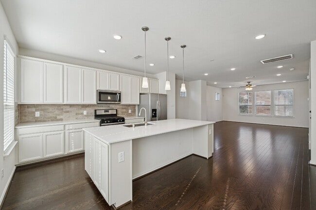 8604 Hollyoaks Creek Ln