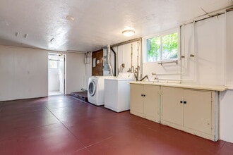 2605 SE 23rd Ave, Unit B in Portland, OR - Building Photo - Building Photo