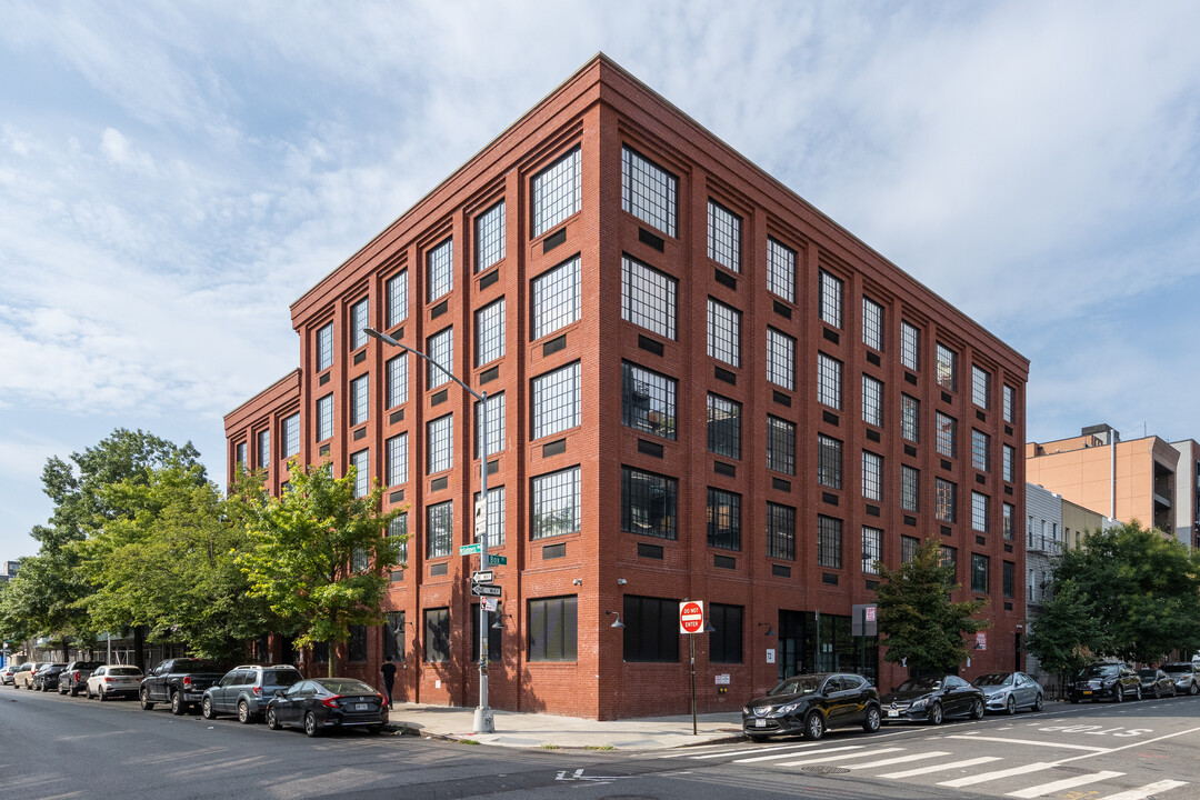 72 Box St in Brooklyn, NY - Foto de edificio