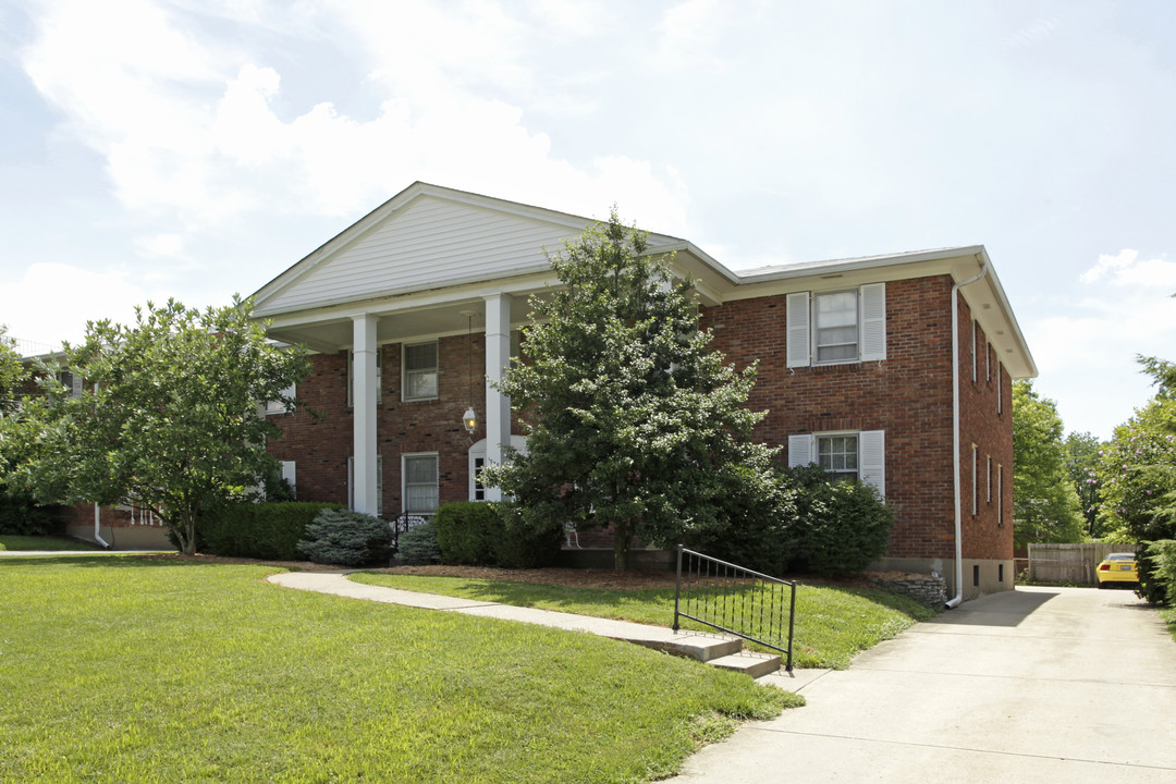 1938 Gardiner Ln in Louisville, KY - Building Photo