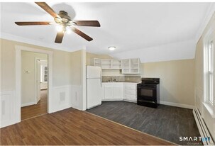 204 Main St in Sterling, CT - Building Photo