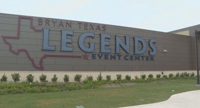 207 Lynn Dr in Bryan, TX - Building Photo - Building Photo