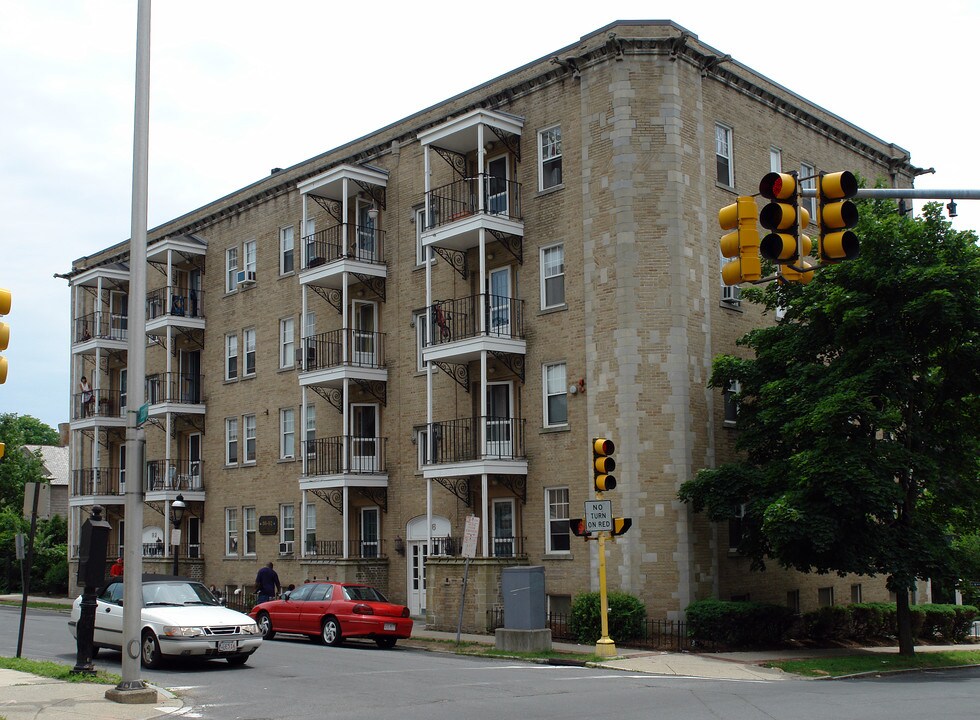 Maple Commons in Springfield, MA - Foto de edificio