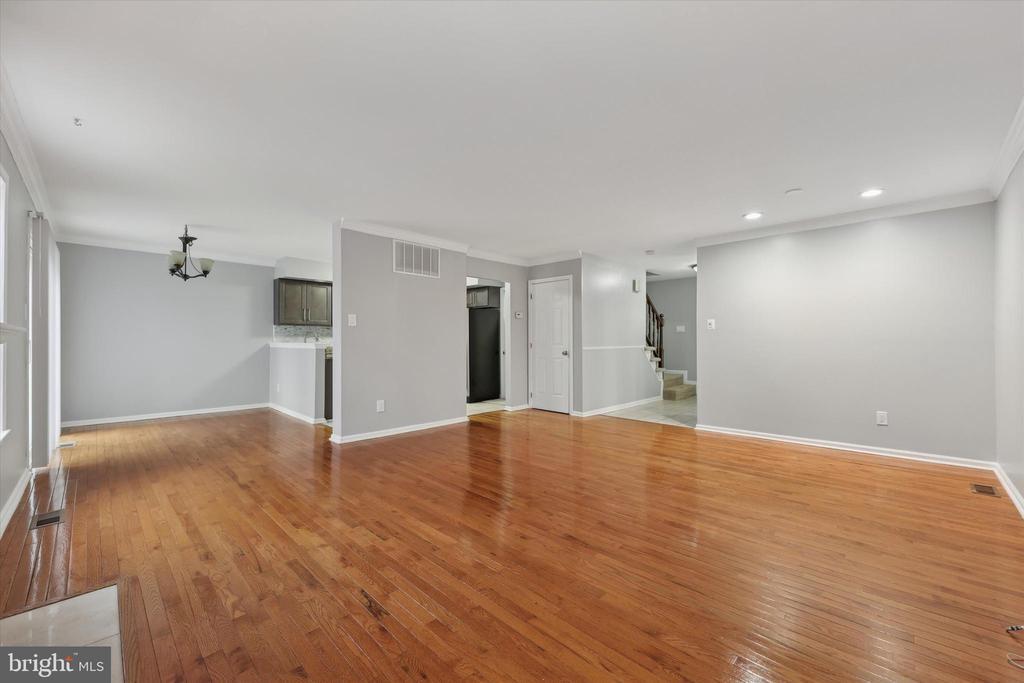 306 Manor Ln in King of Prussia, PA - Building Photo