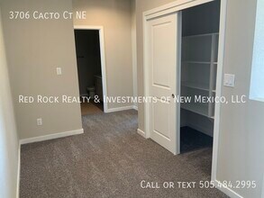 3706 Cacto Ct in Rio Rancho, NM - Foto de edificio - Building Photo
