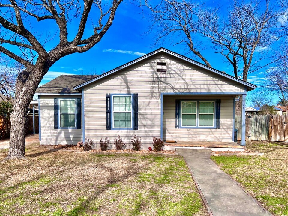 936 Garden St in Kerrville, TX - Building Photo