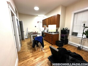 881 Huntington Ave in Boston, MA - Building Photo - Building Photo
