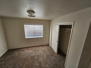 604 W Perdew Ave in Ridgecrest, CA - Building Photo - Building Photo