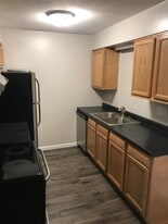 1927-1931 Canterbury Dr in Washington, IL - Building Photo